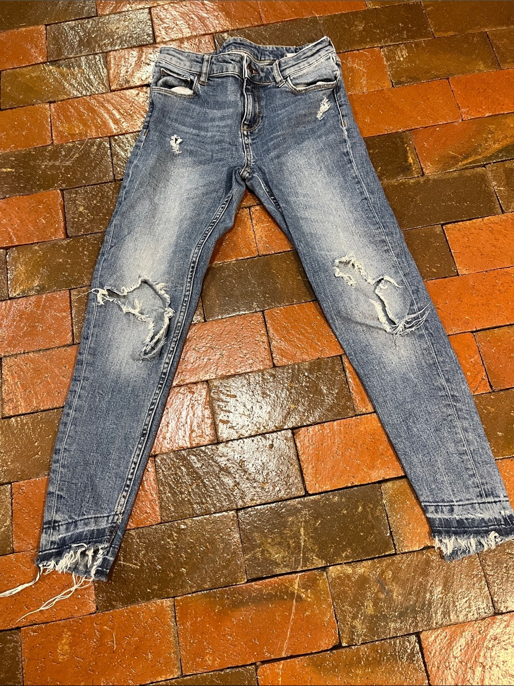 Zara basic denim jeans Z1975 size 2 with 25“ inseam Highly distressed 3353